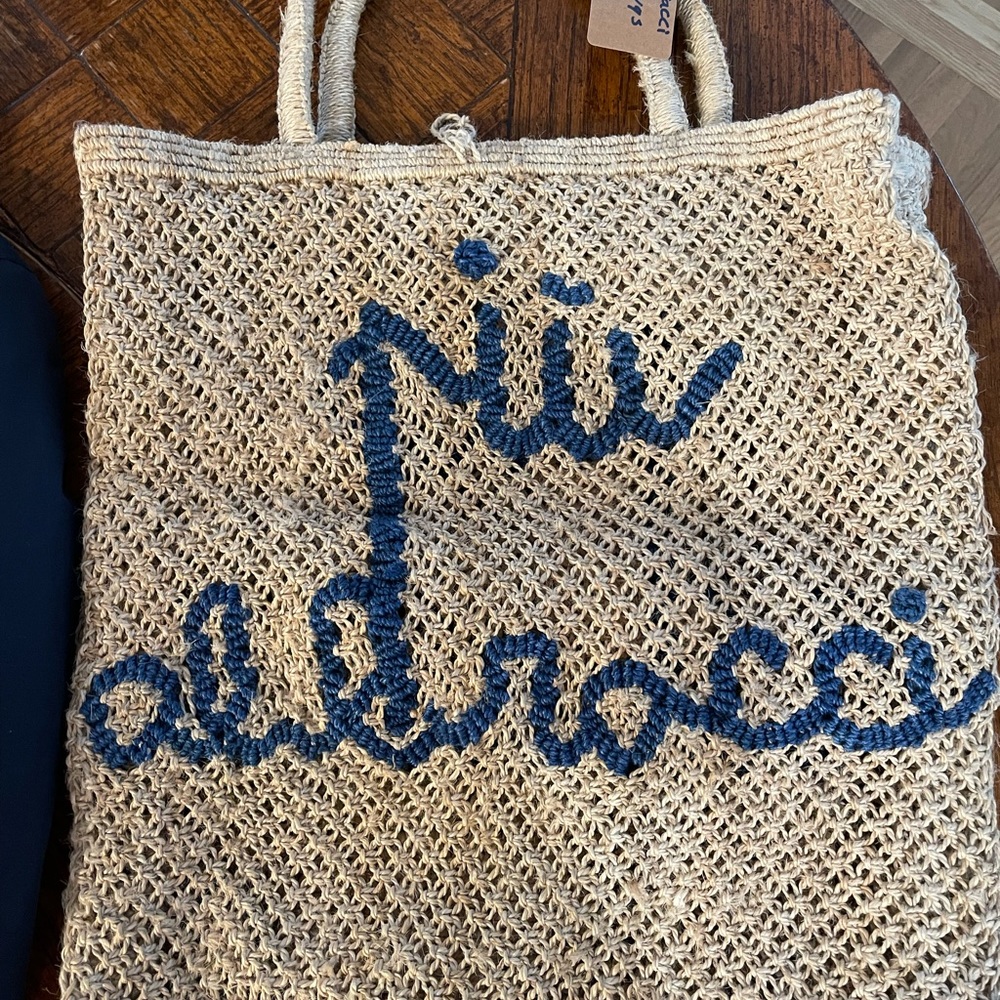 Adorable woven tote!! Says “many hugs” I’m French!! Never used … nwt condition